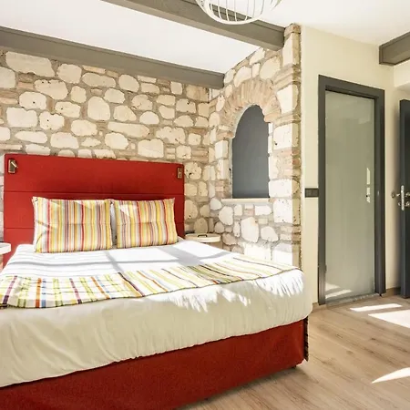 Delightful Flat Near Hadrians Gate